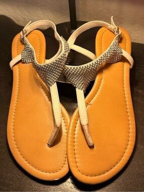 XOXO Beige Rhinestone T-Strap Flat Sandals Women’s Size 7